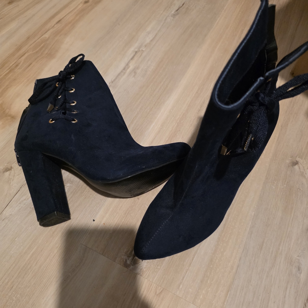 Elegant Black Ankle Boots